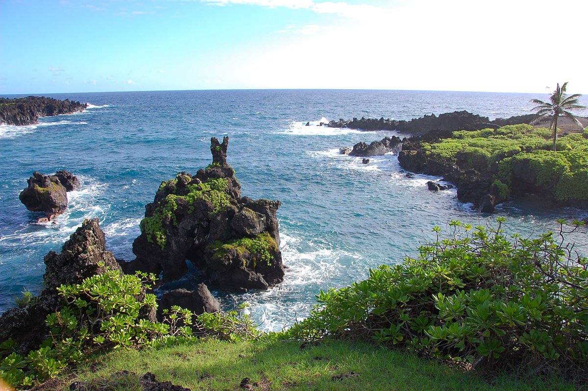 By Eric Chan from Hollywood, United States - Waianapanapa State ParkUploaded by PDTillman, CC BY 2.0,